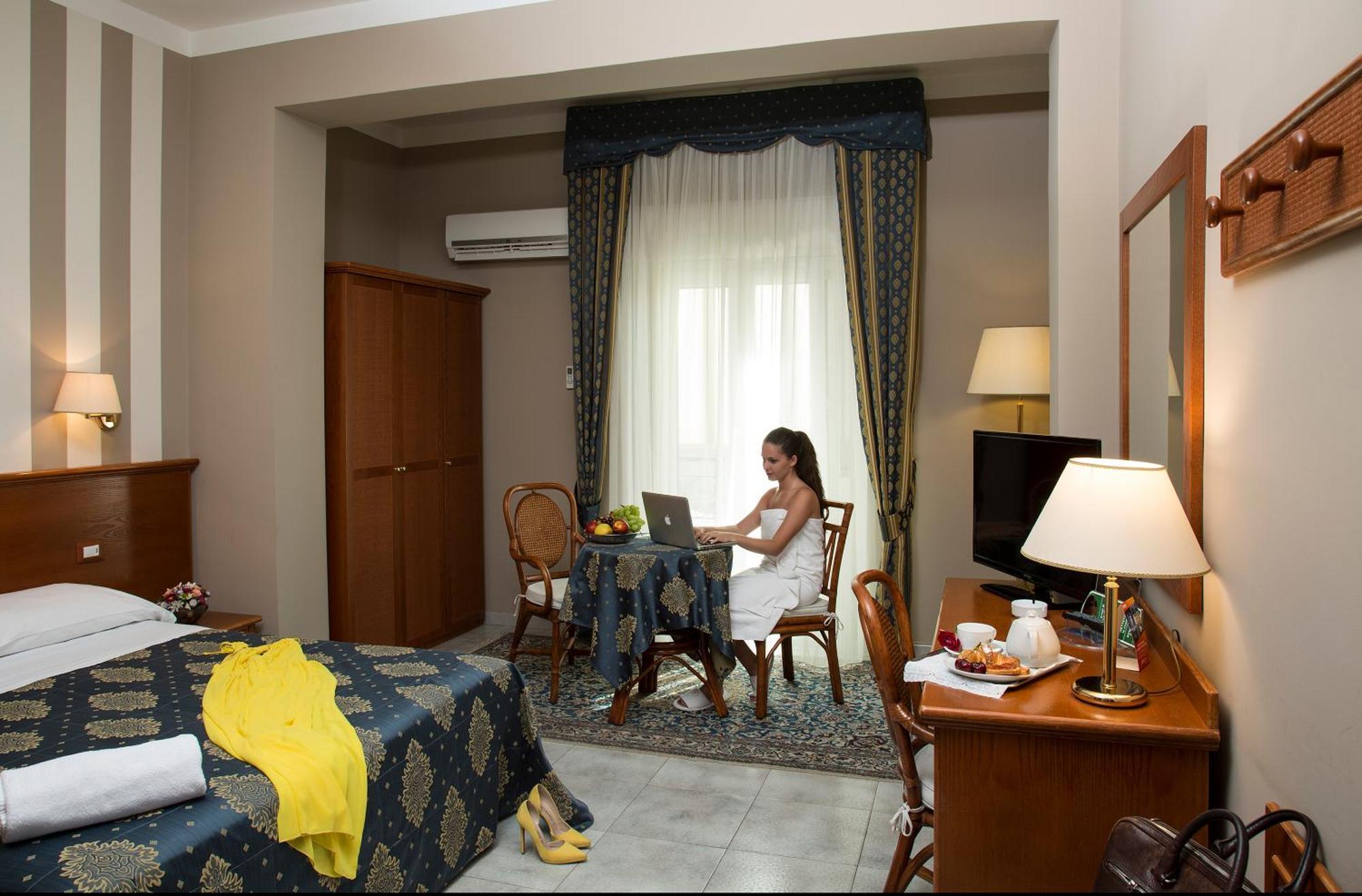 Hotel Redebora Torregrotta Oda fotoğraf